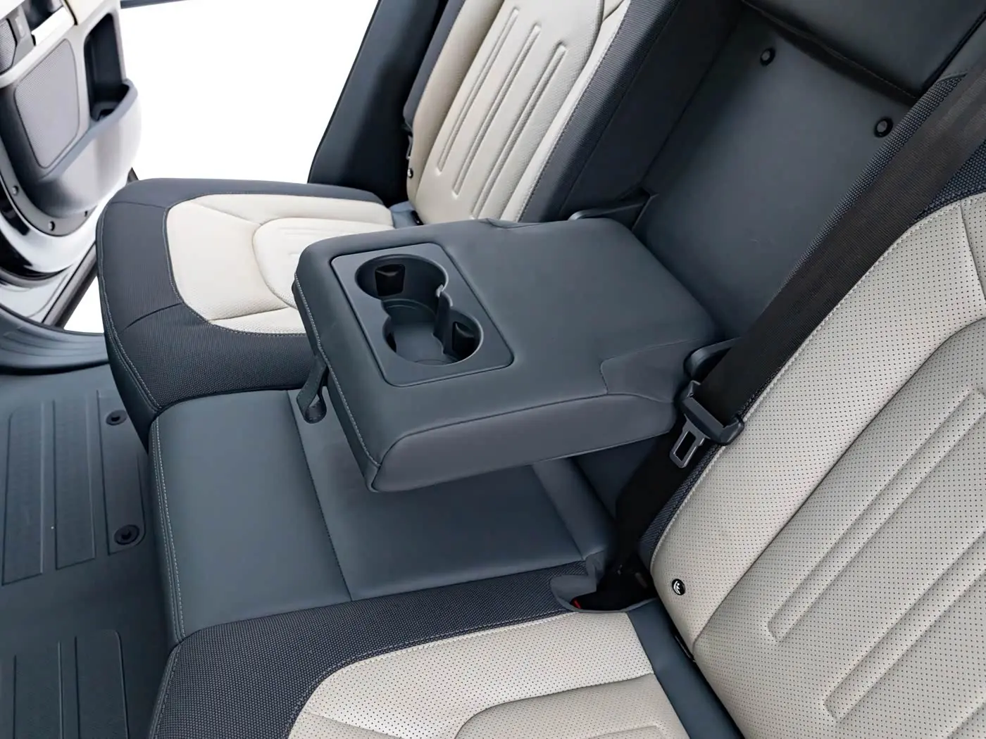 Land Rover Defender 2022 — Фото 11/20