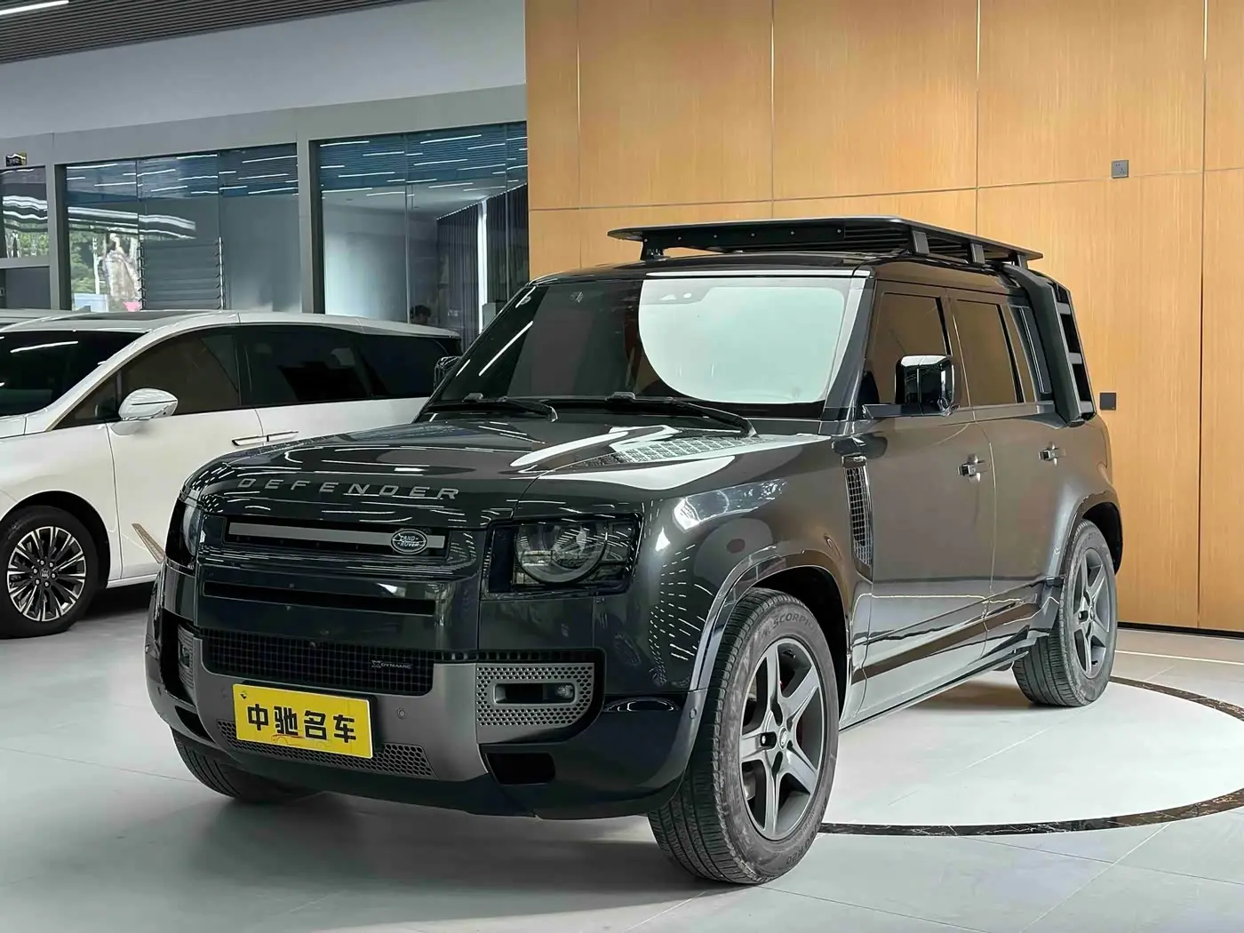 Land Rover Defender 2023 — Photo 1/12