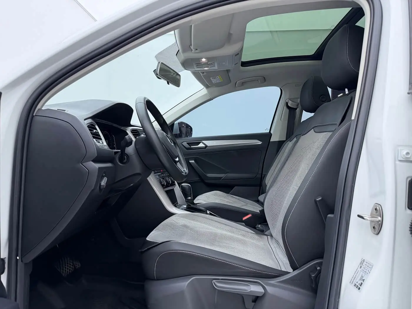 Volkswagen T-ROC 2022 — Photo 10/18
