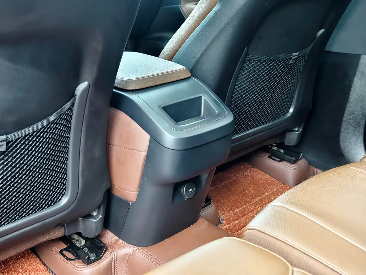 Volvo XC90 2022 — Photo 16/17