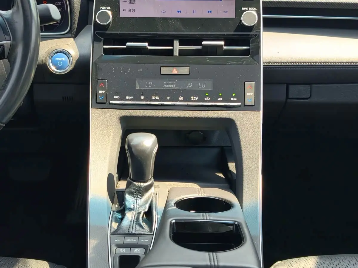 Toyota Avalon 2020 — Photo 18/20