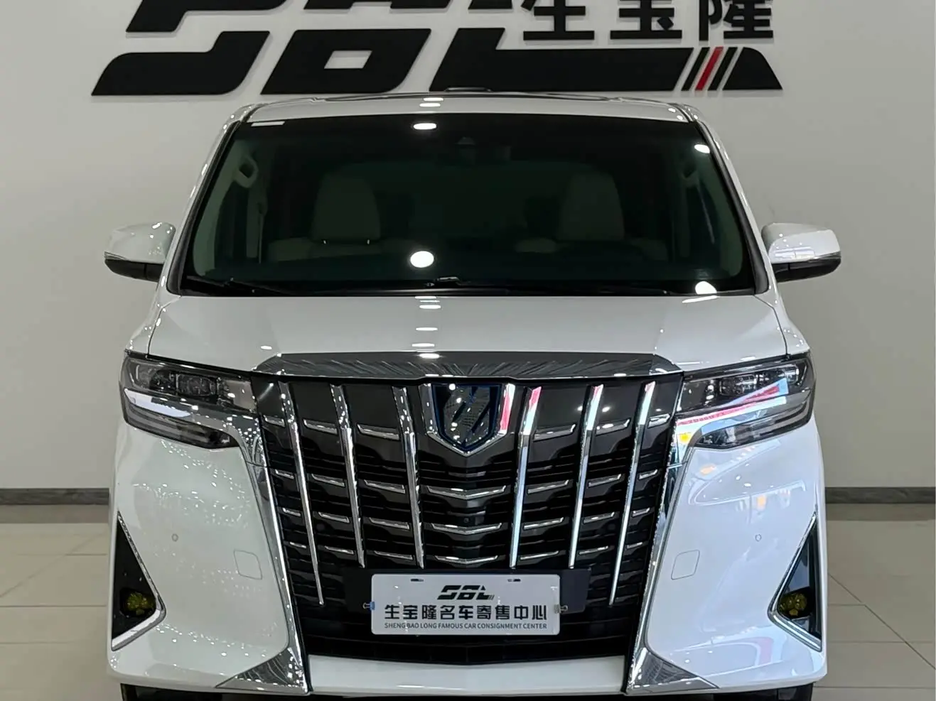 Toyota Alphard 2023 — Фото 2/20