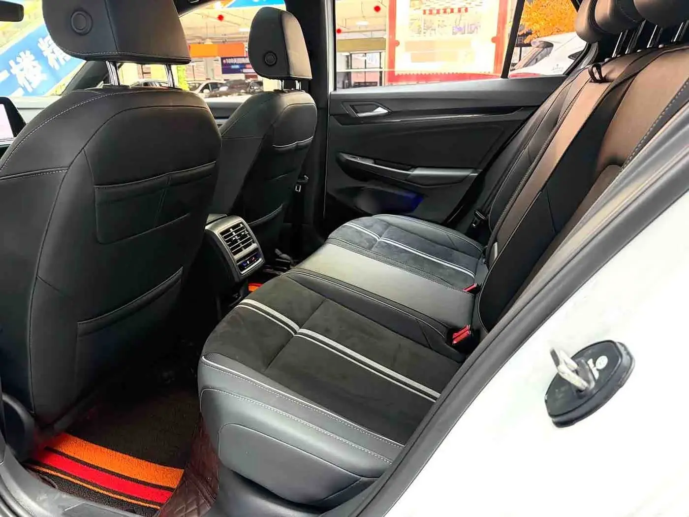 Volkswagen Golf 2022 — Photo 8/19
