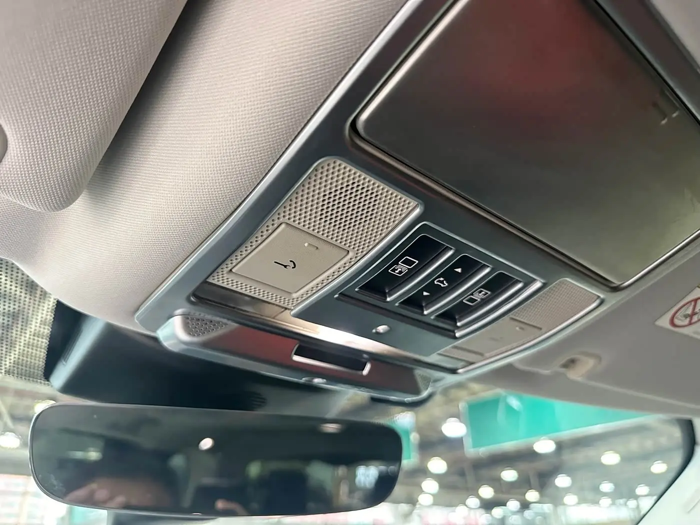Land Rover Discovery 2018 — Photo 15/19