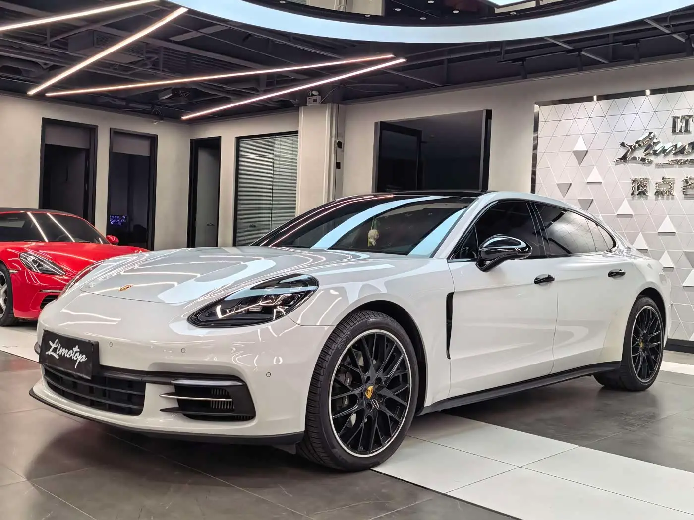 Porsche Panamera 2019 — Photo 3/17