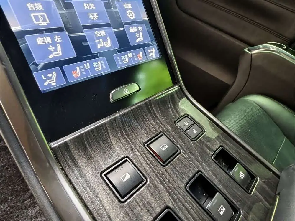 Lexus LM 2023 — Photo 4/7