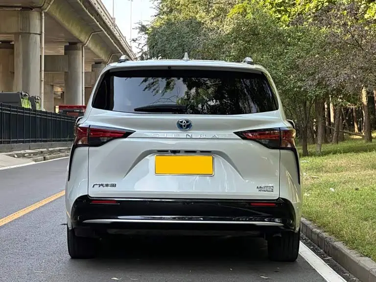 Toyota Sienna 2024 — Photo 4/19