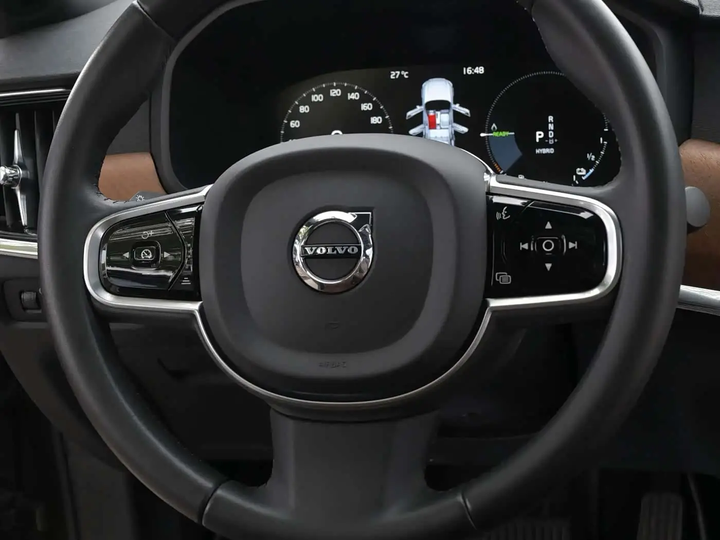 Volvo S90 Plug-in Hybrid 2021 — Photo 12/18