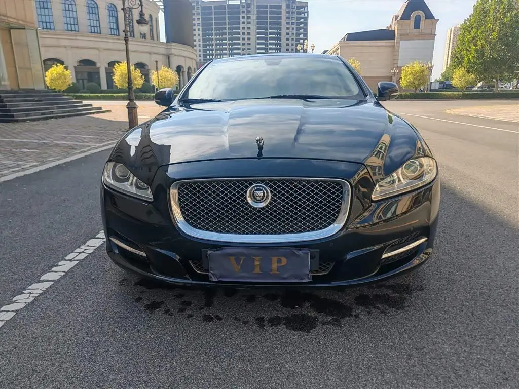 Jaguar XJ 2012 — Photo 2/16