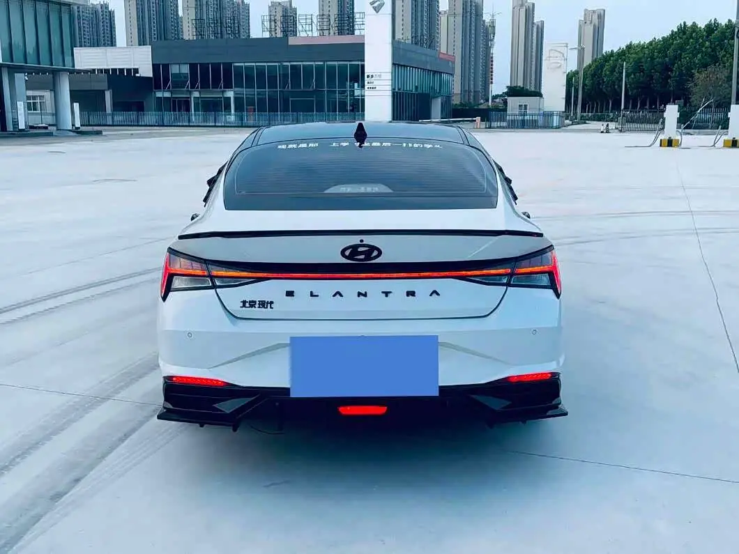 Hyundai Elantra 2022 — Photo 5/11