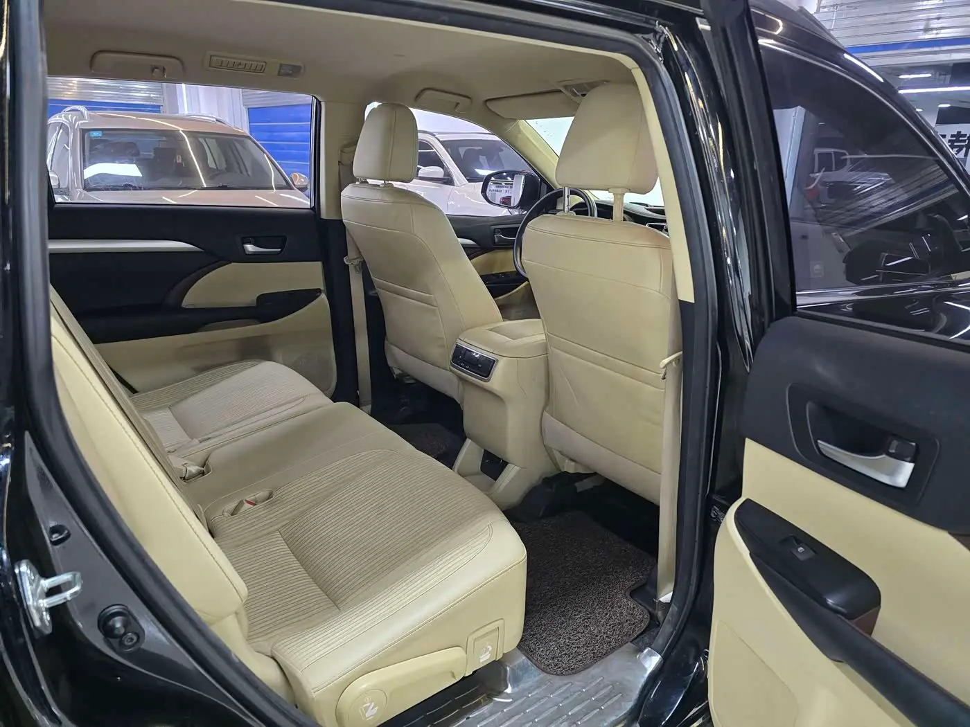 Toyota Highlander 2016 — Photo 8/13