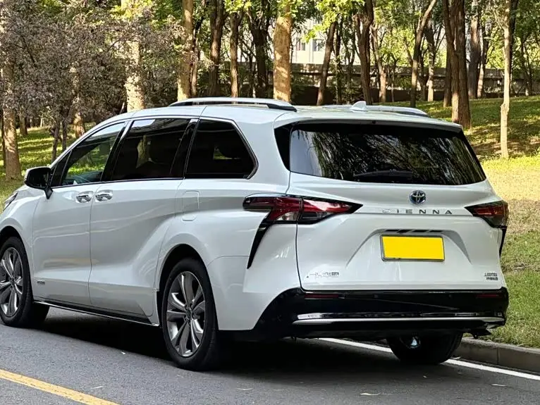 Toyota Sienna 2024 — Photo 3/19