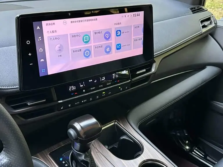 Toyota Sienna 2024 — Photo 8/19