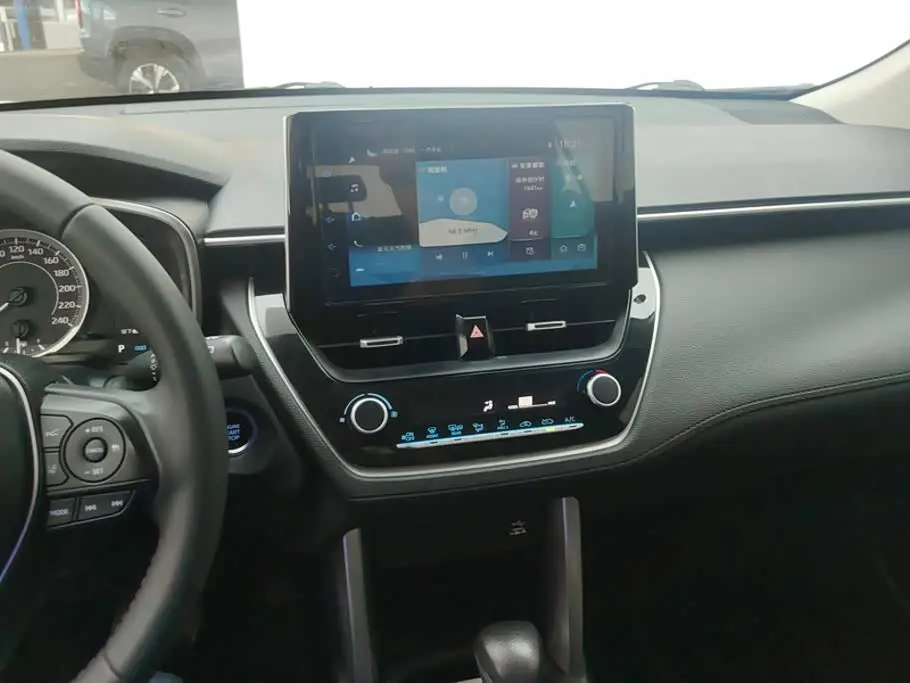 Toyota Corolla Cross 2023 — Фото 13/16
