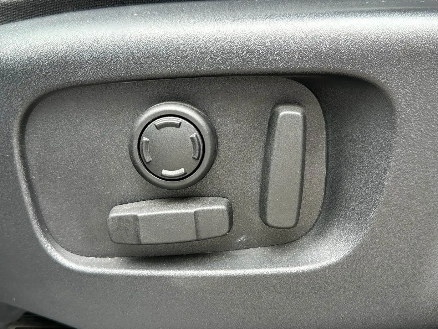 Land Rover Discovery 2023 — Photo 11/20