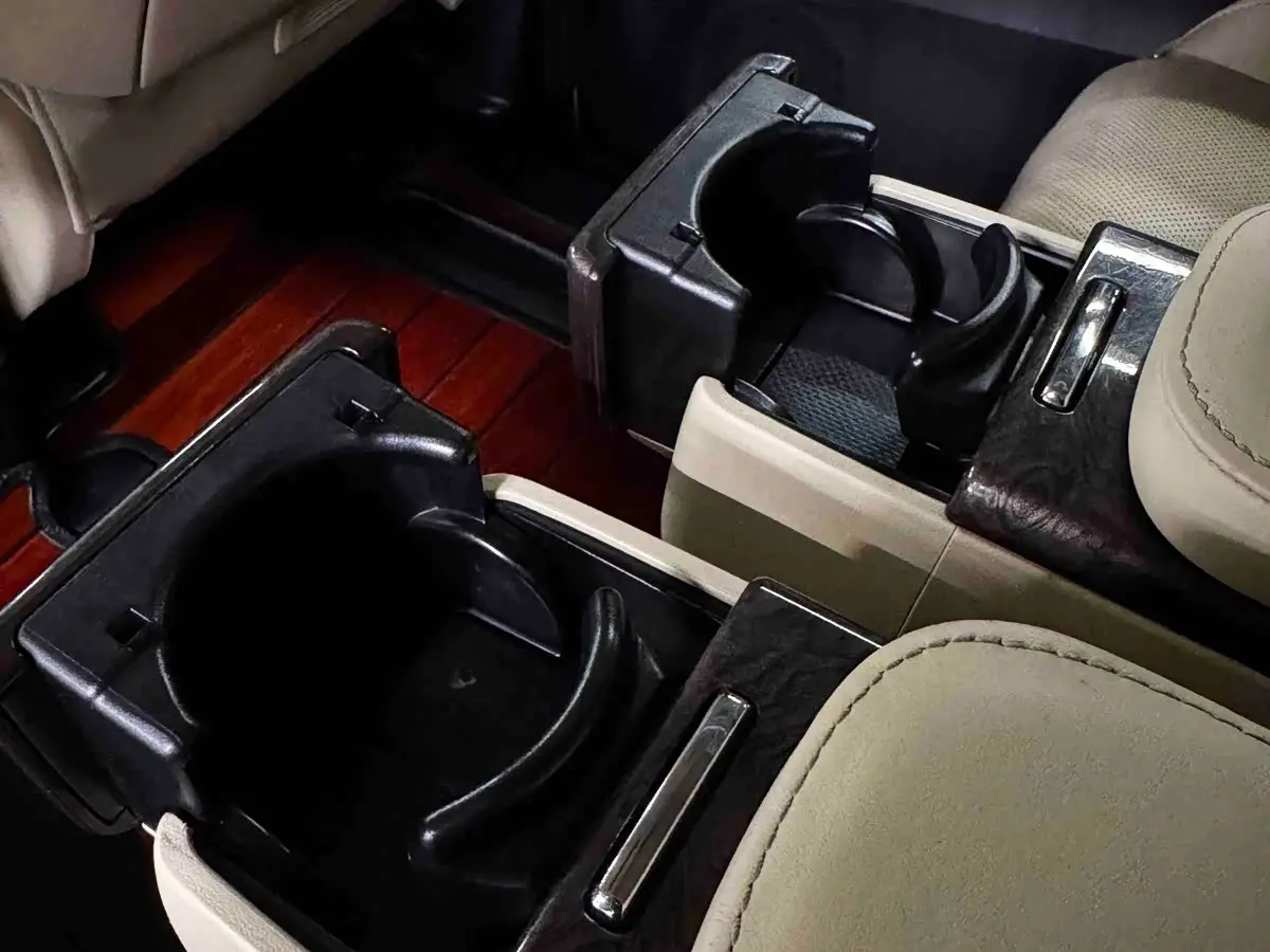 Toyota Alphard 2019 — Photo 13/20