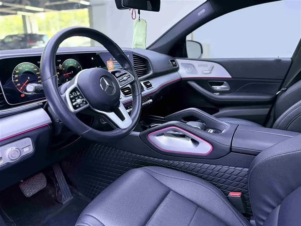 Mercedes-Benz GLE 2021 — Photo 4/20