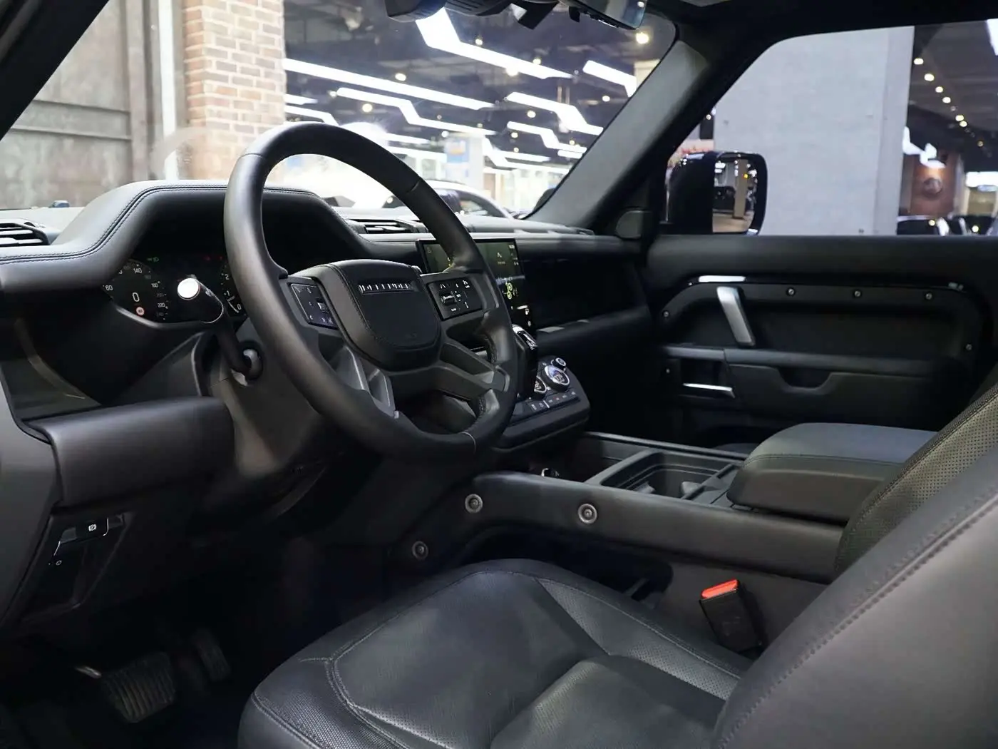 Land Rover Defender 2023 — Фото 15/20
