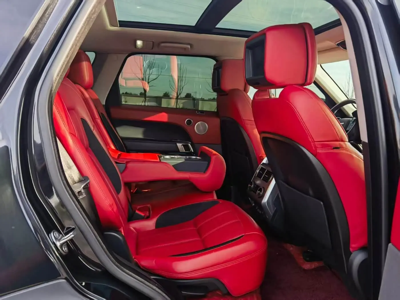 Land Rover Range Rover Sport 2019 — Photo 6/10