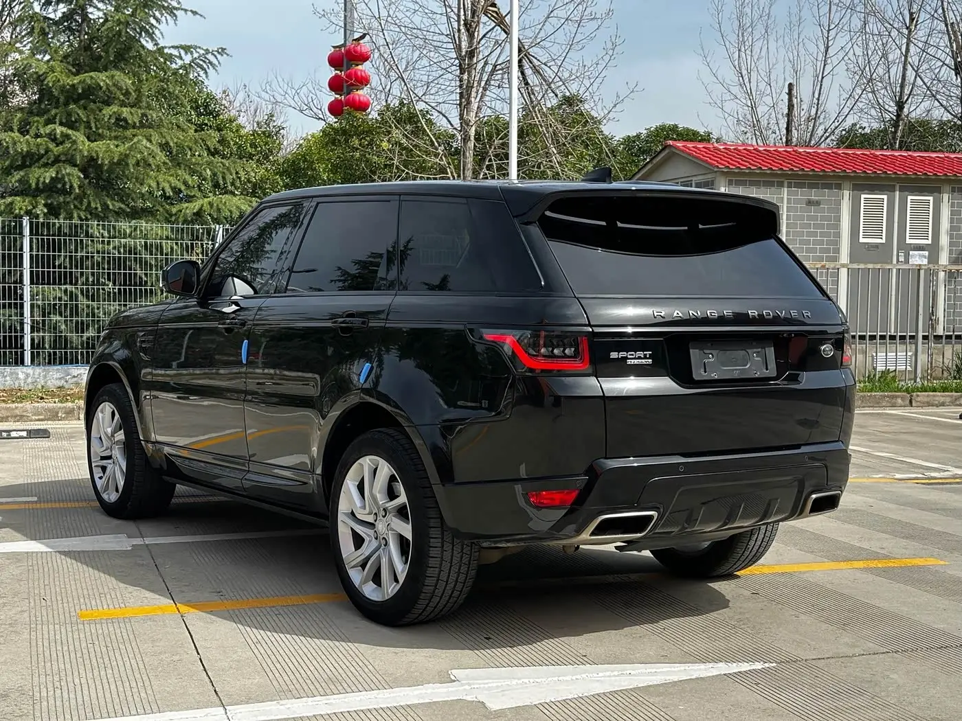 Land Rover Range Rover Sport 2019 — Photo 6/19