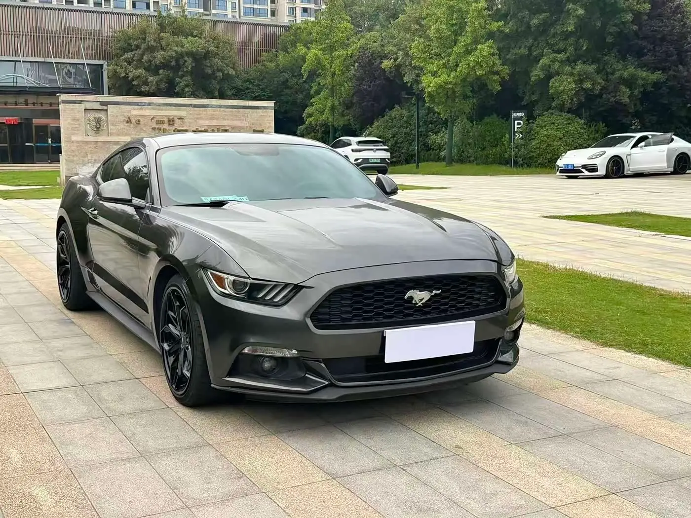 Ford Mustang 2018 — Photo 3/11