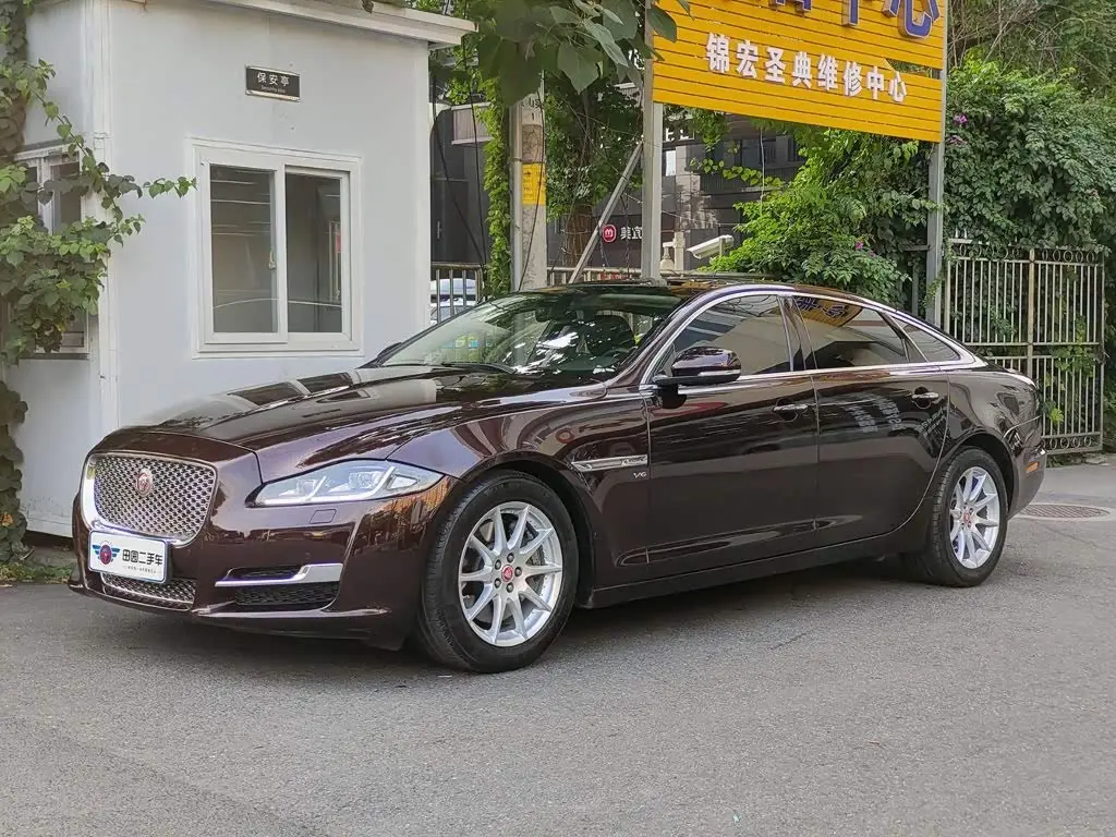 Jaguar XJ 2016 — Photo 1/11