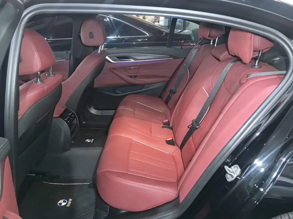 BMW 5 Series 2023 — Photo 17/20