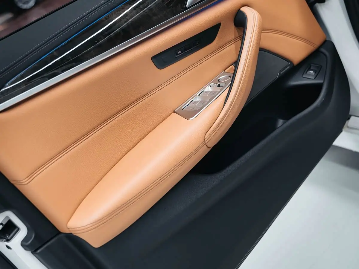 BMW 5 Series 2020 — Photo 15/20
