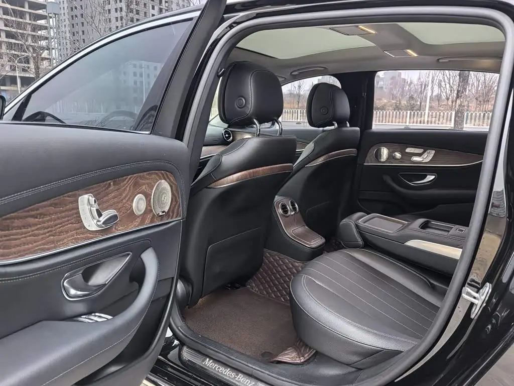 Mercedes-Benz E-Class 2022 — Фото 17/17
