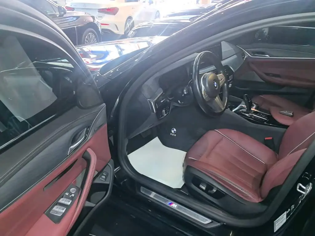 BMW 5 Series 2023 — Photo 16/20