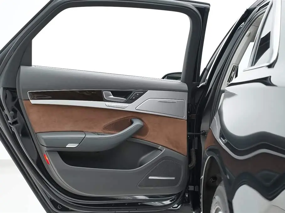 Audi A8 2014 — Photo 11/20