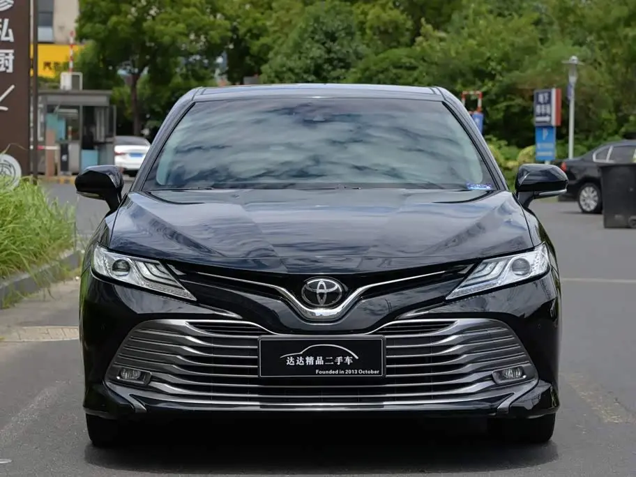 Toyota Camry 2021 — ფოტო 1/16