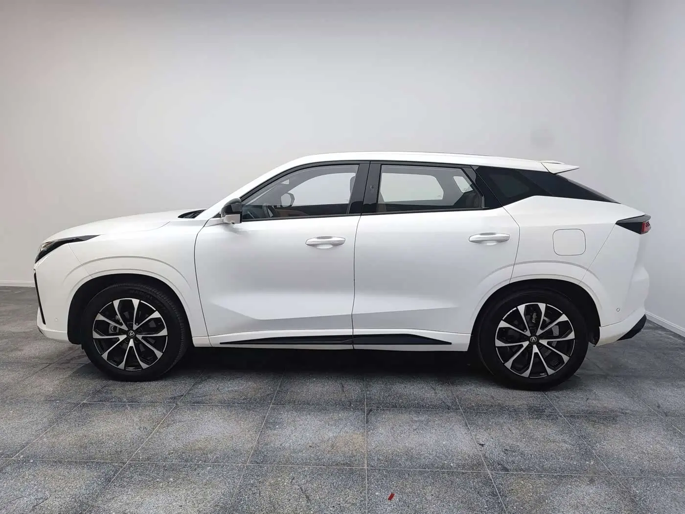 Changan UNI-Z New Energy 2024 — Şəkil 2/20
