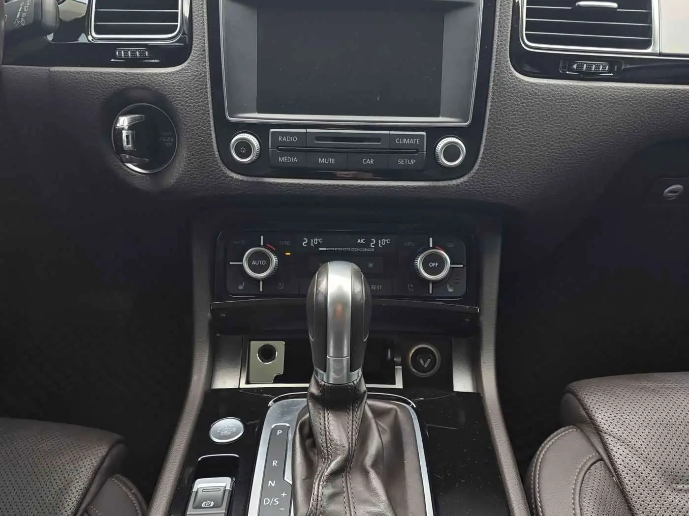 Volkswagen Touareg 2017 — Photo 17/20