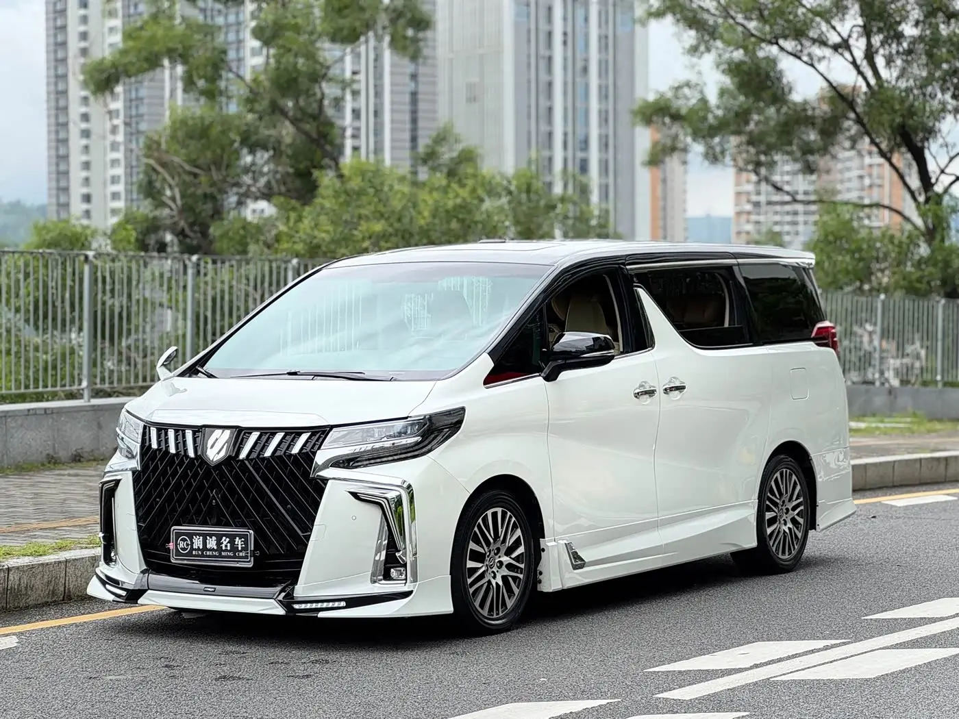 Toyota Alphard 2018 — ფოტო 1/20
