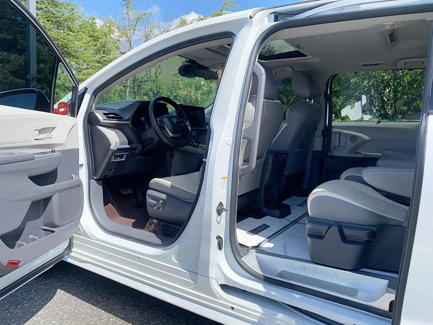 Toyota Sienna 2024 — Photo 15/20