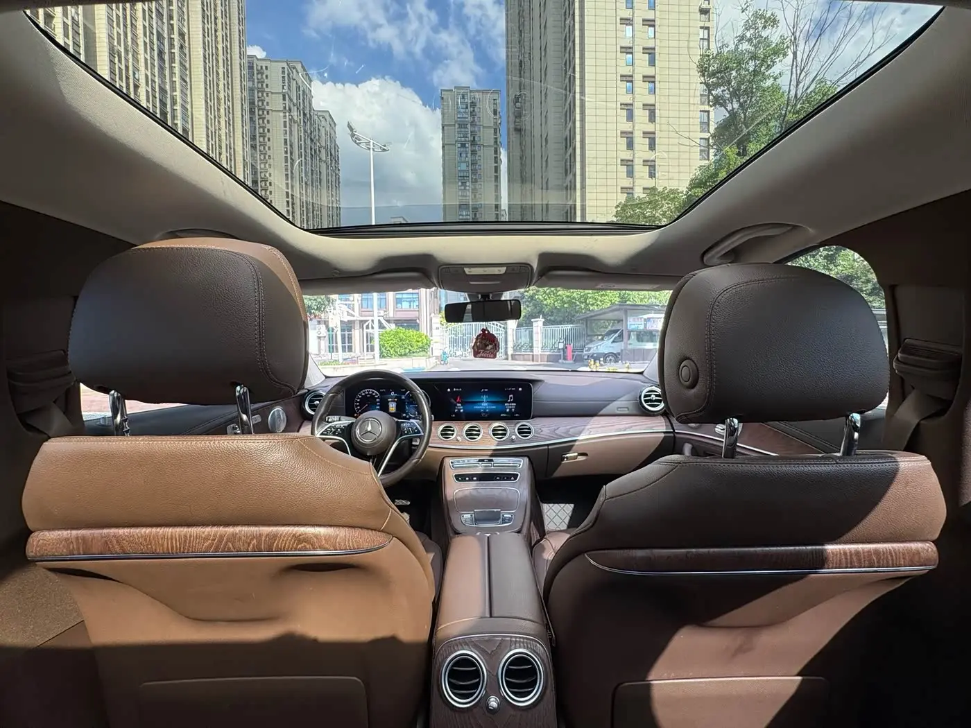 Mercedes-Benz E-Class 2022 — Photo 8/14