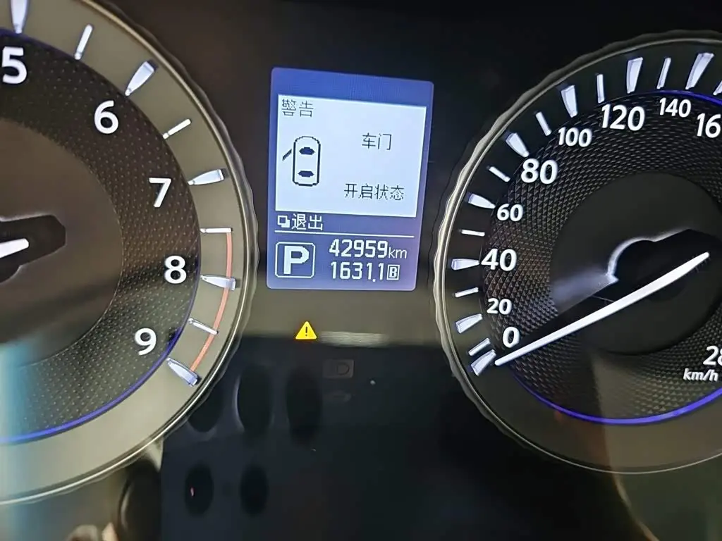 Infiniti Q70 2017 — Photo 5/20