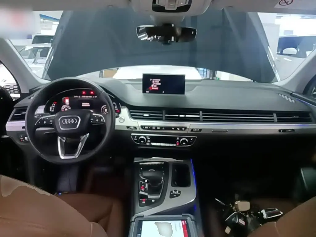 Audi Q7 2019 — Şəkil 10/20