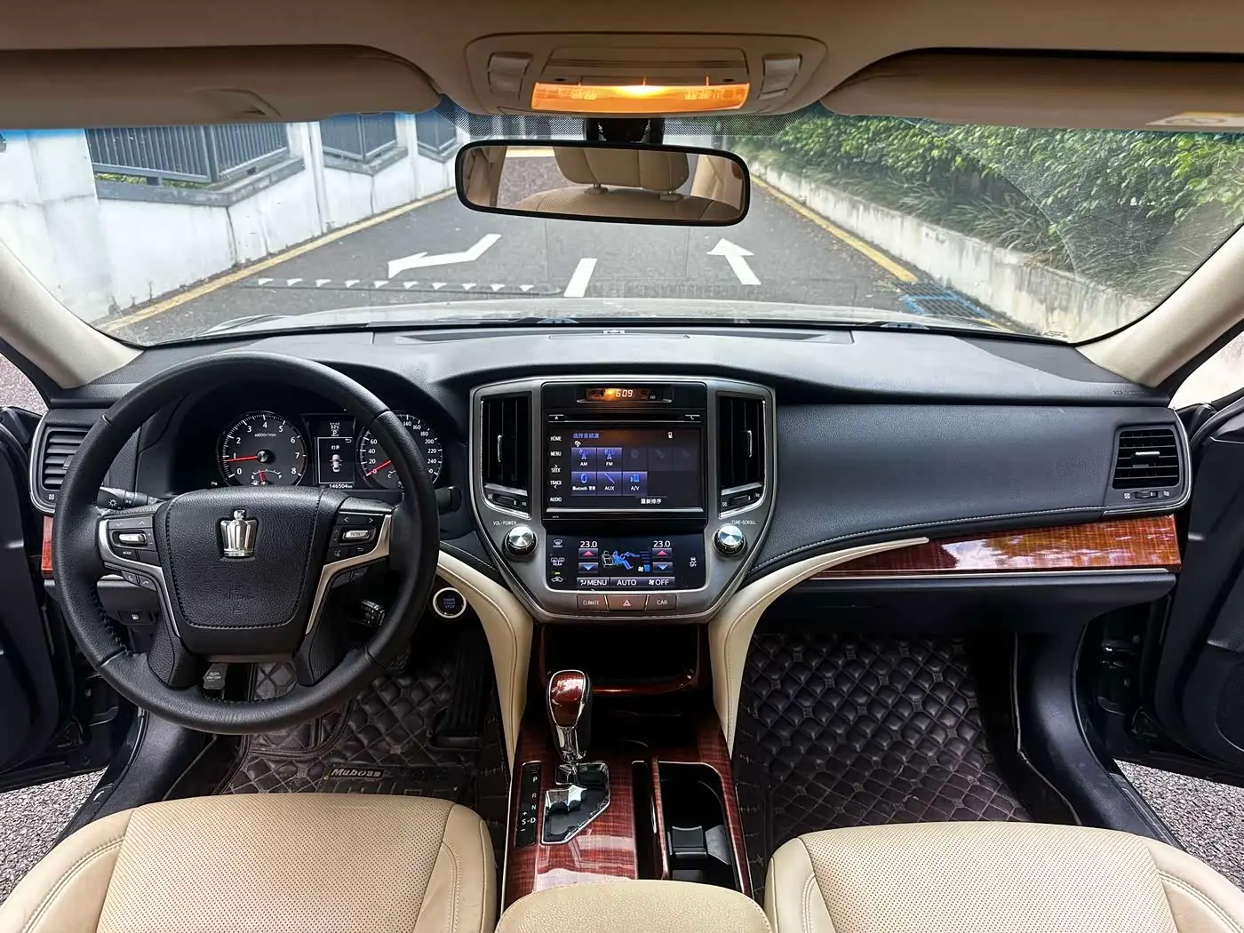 Toyota Crown 2016 — Photo 9/12