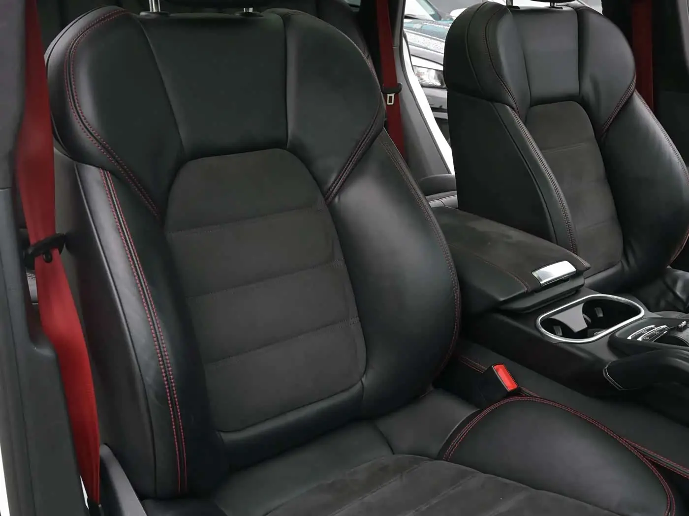 Porsche Cayenne 2016 — Photo 16/18