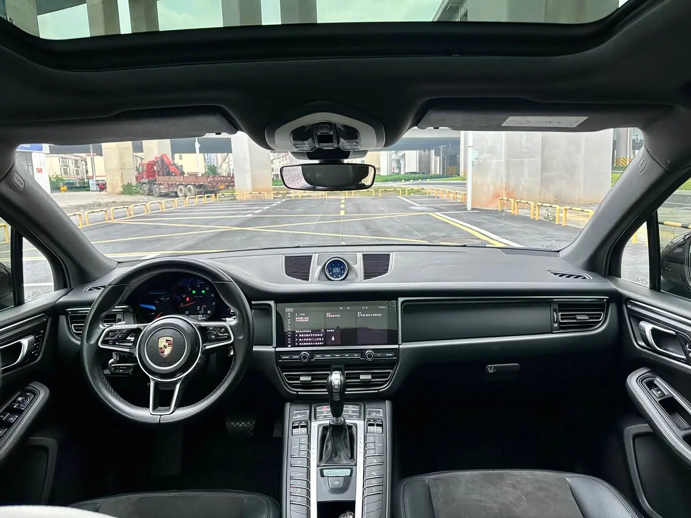 Porsche Macan 2020 — Photo 9/16