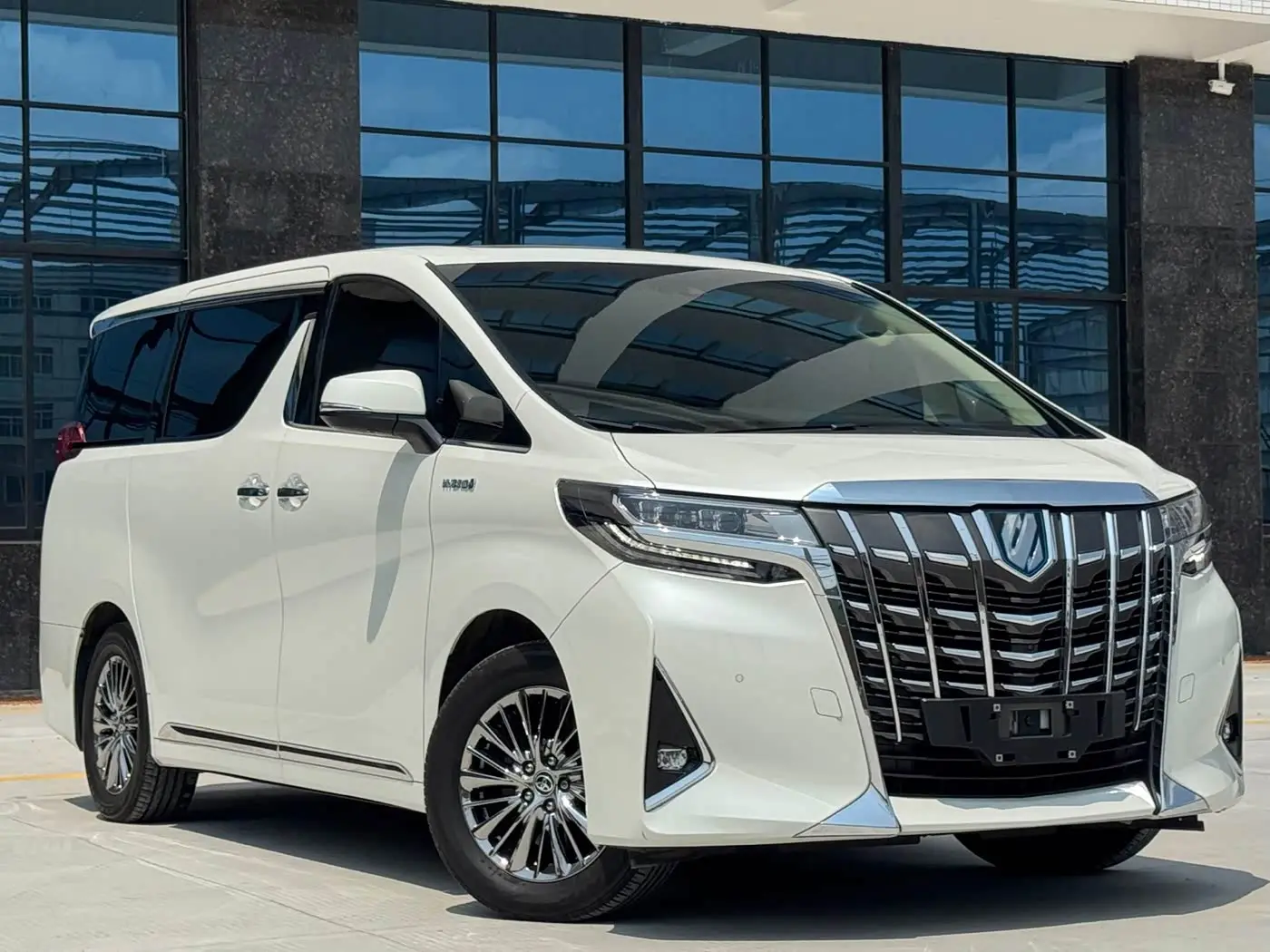 Toyota Alphard 2022 — Photo 3/11