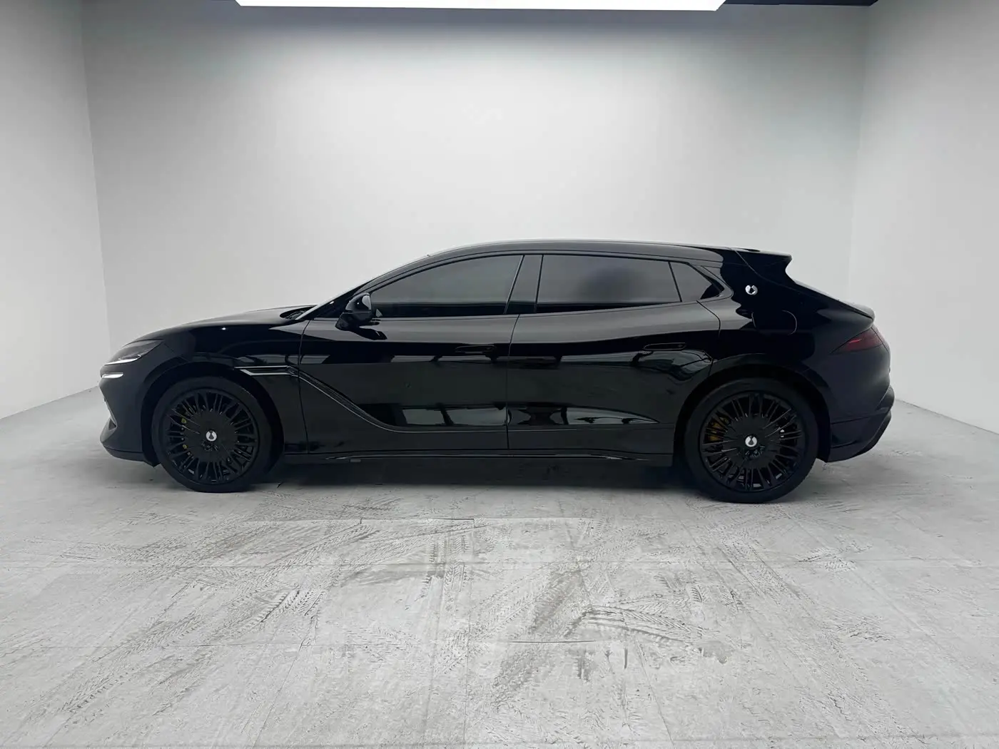 Denza Z9GT 2024 — Photo 4/9