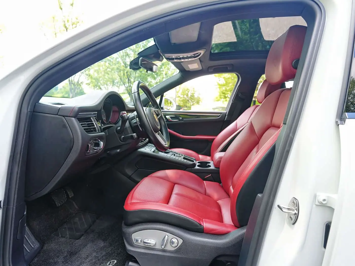 Porsche Macan 2021 — Photo 8/15