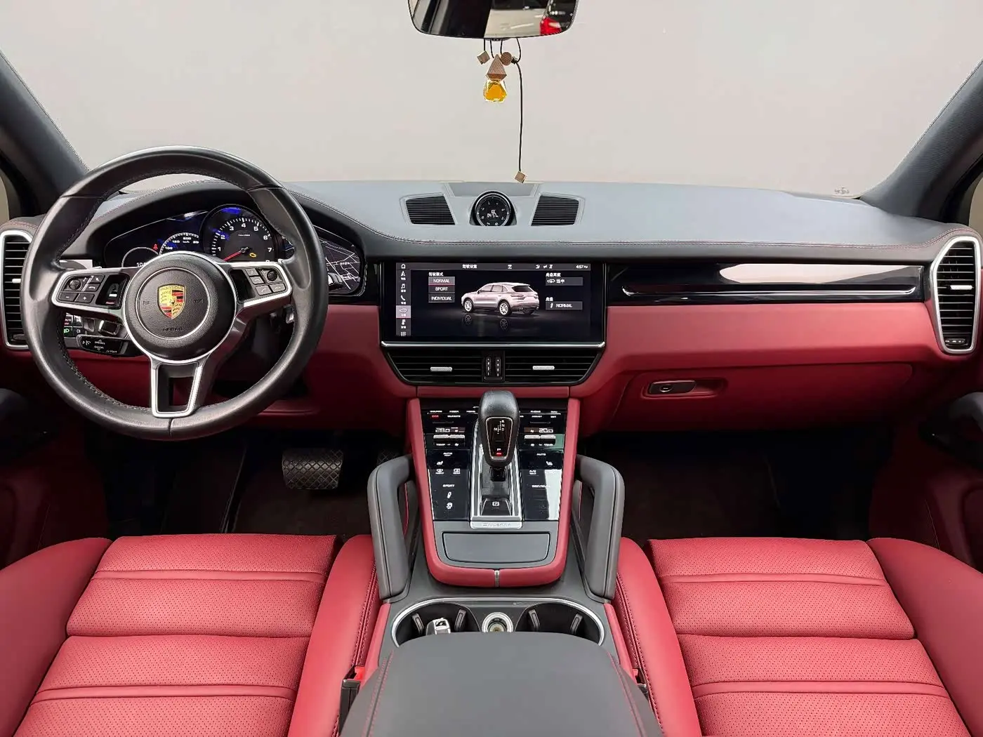 Porsche Cayenne 2019 — Photo 12/12