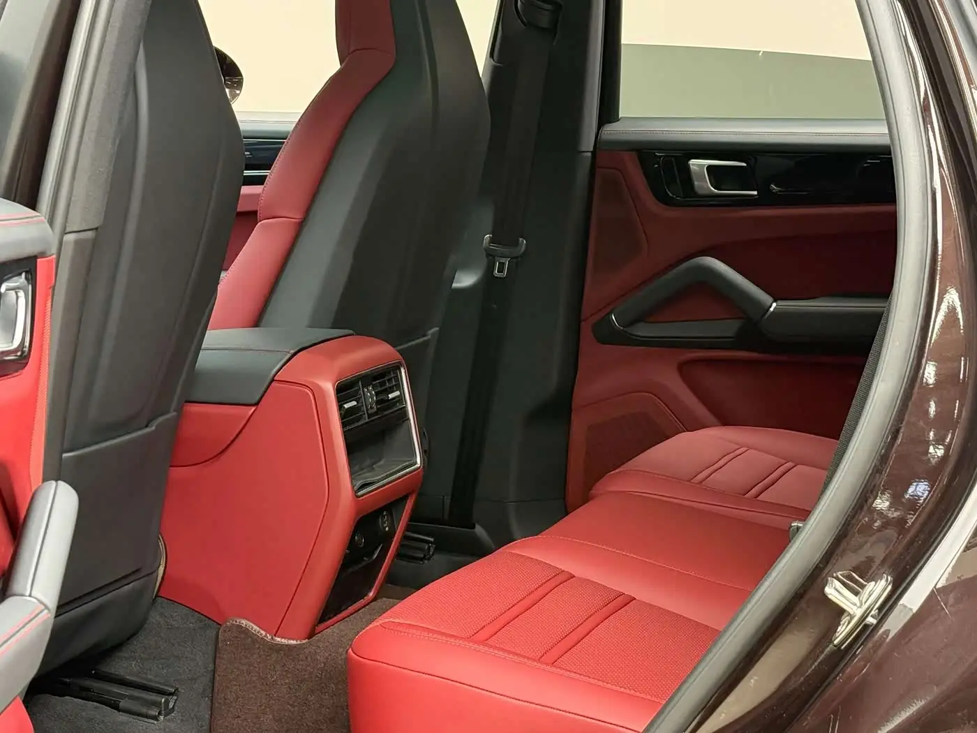 Porsche Cayenne 2019 — Photo 6/12
