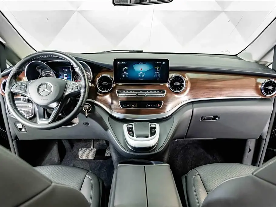 Mercedes-Benz V-Class 2022 — Photo 12/20