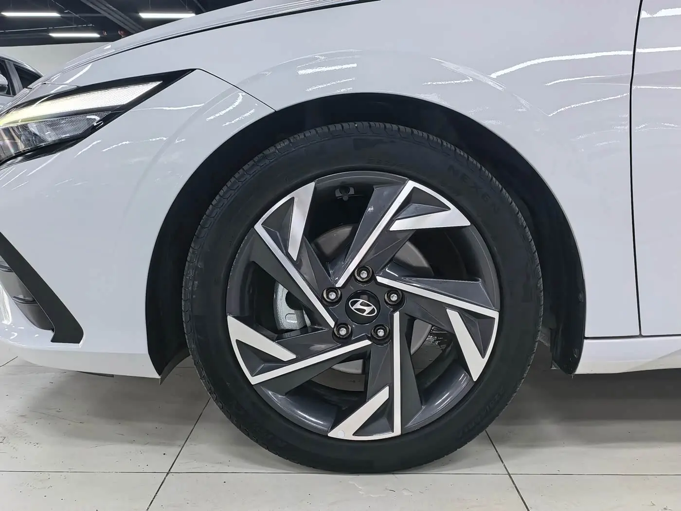 Hyundai Elantra 2023 — Photo 6/20