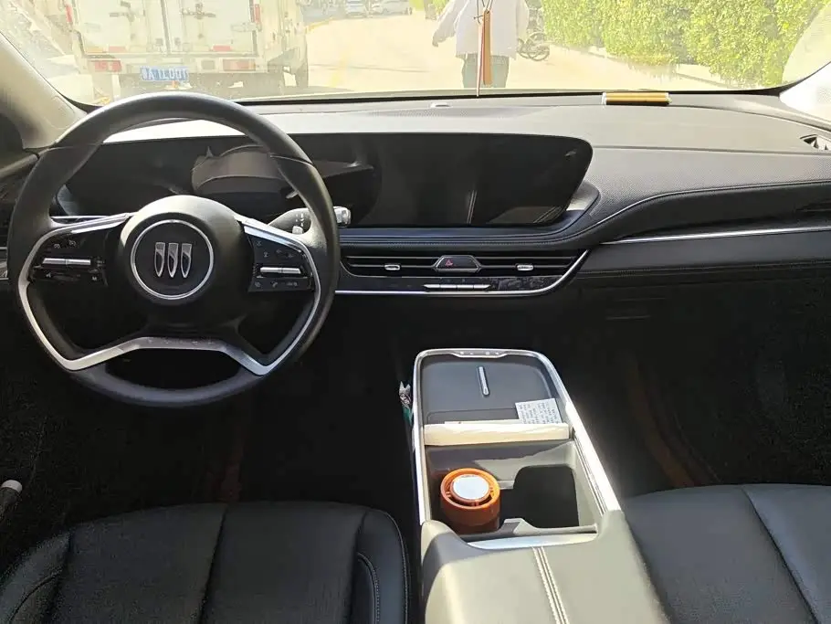 Buick LaCrosse 2025 — Фото 12/16